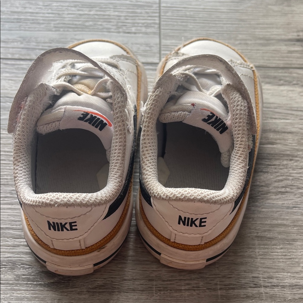 Nike Kids White and Tan Sneakers - Picture 4 of 10